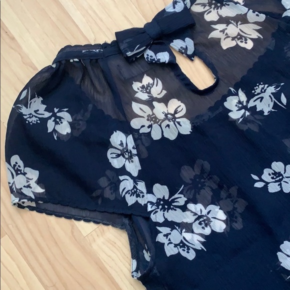 Hollister Floral Sheer Blouse - Picture 4 of 5